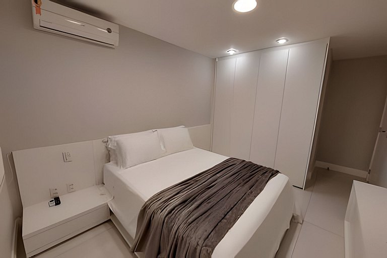 Ipanema 1 quadra da praia, 2 quartos, garagem