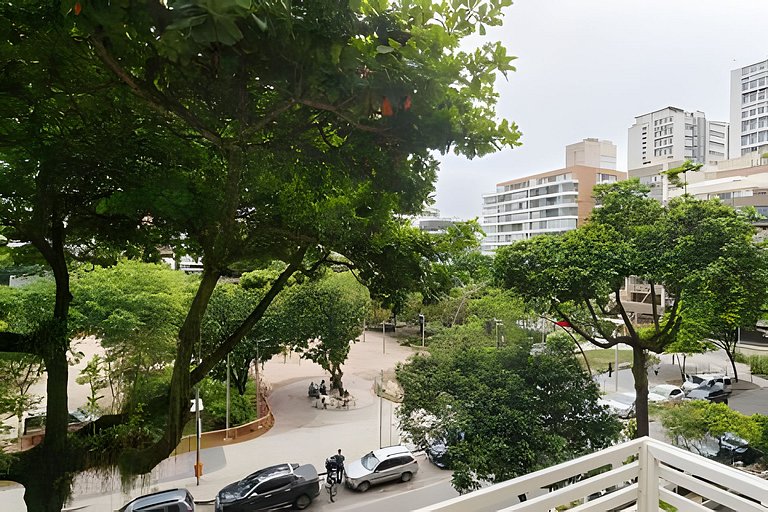 Leblon, vaga garagem, apto a uma quadra da praia