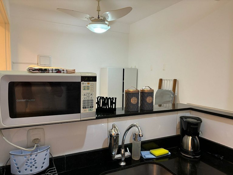 Praia de Copacabana a 600m, ótima localização