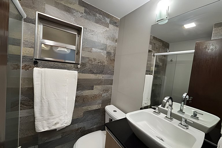 Flat com Garagem, piscina , praia