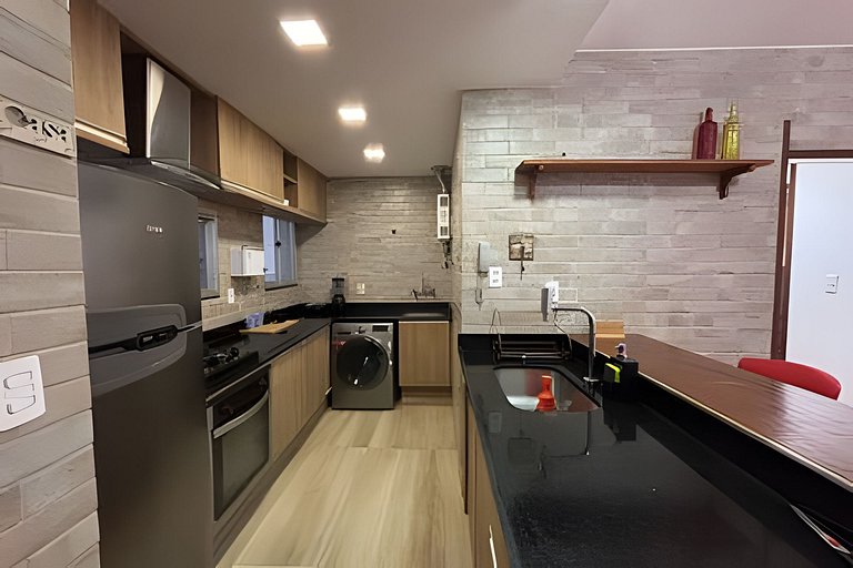 Flat com Garagem, serviço, praia