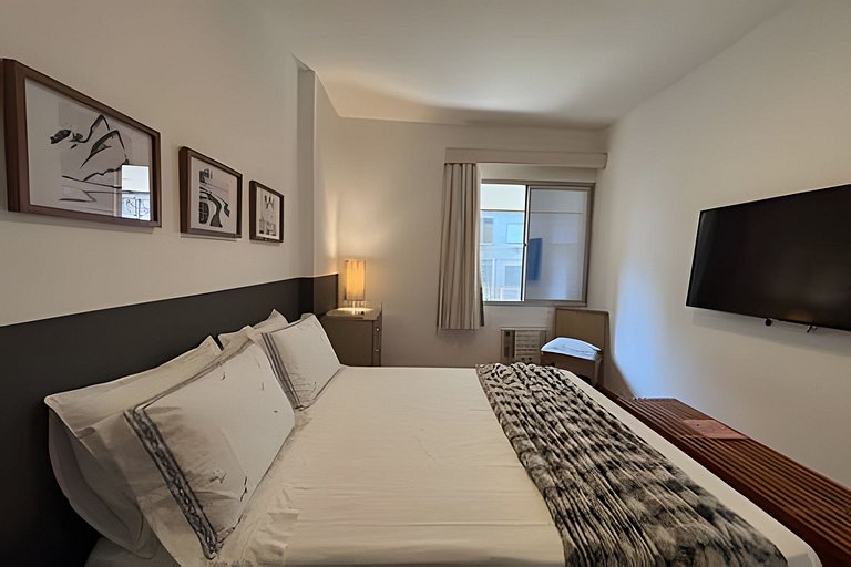 Flat com Garagem, piscina , praia