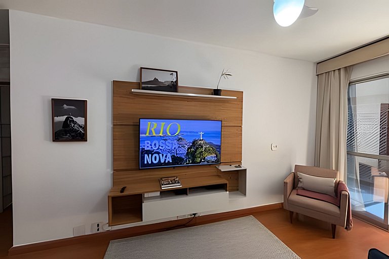 Flat com Garagem, serviço, praia