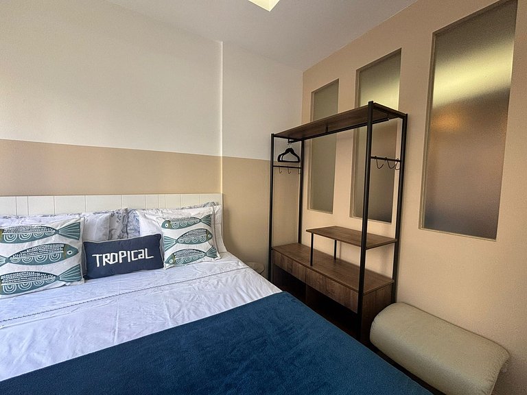 Praia de Copacabana a 600m, ótima localização