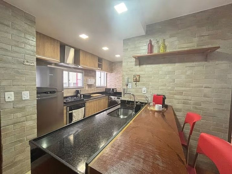 Flat com Garagem, serviço, praia