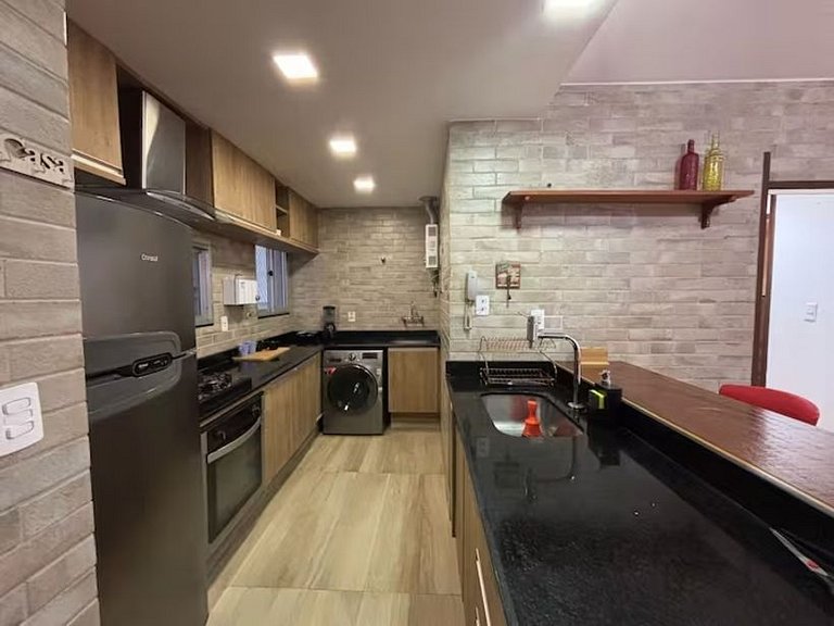 Flat com Garagem, serviço, praia