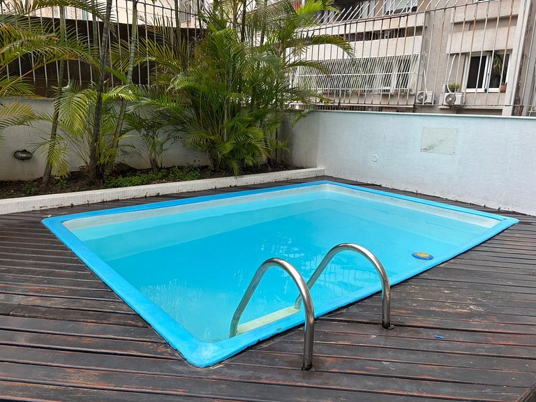 Flat com Garagem, piscina , praia