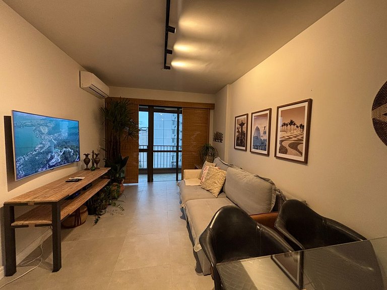 Leblon flat, piscina, garagem, 2 quadras praia